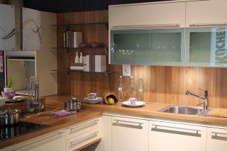 现代厨房装修风格：打造时尚与实用的烹饪空间