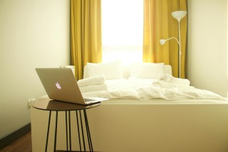 主卧室窗帘颜色选择：避开忌讳，营造舒适氛围