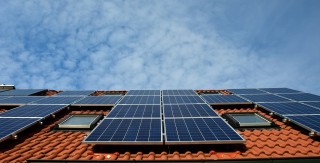 附近太阳能专卖店地址：太阳能是一种清洁可再生能源，广泛应用于家庭、商业和工业设施中。如果您需要购买太阳能设备或配件，以下是一些附近太阳能专卖店的地址，供您参考：